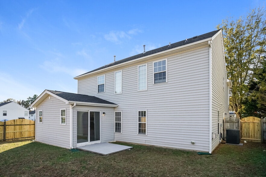 Building Photo - 2304 Charny Dr