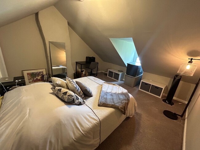 Building Photo - Now Leasing - Beautiful 3-bedroom, 1.5-bat...
