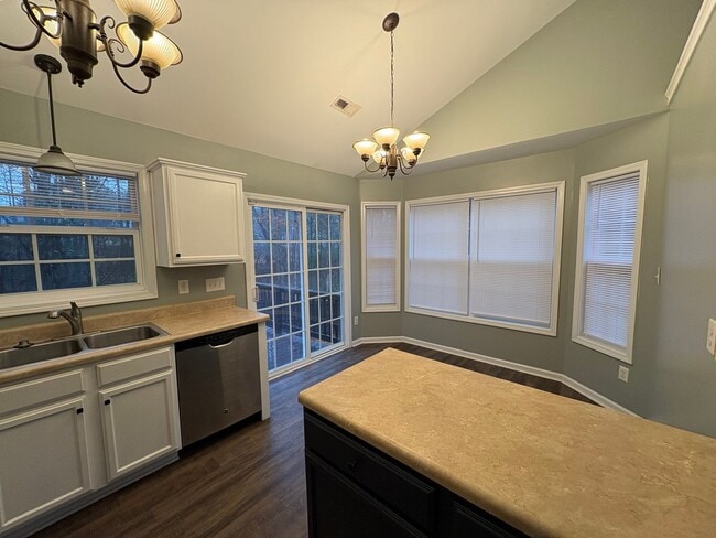 Building Photo - Lovely 3 Bed 2 Bath Raeford Home