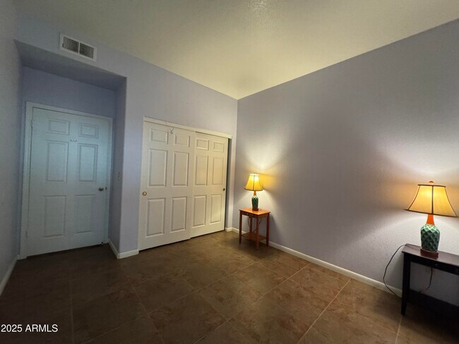 Building Photo - 750 E Northern Ave