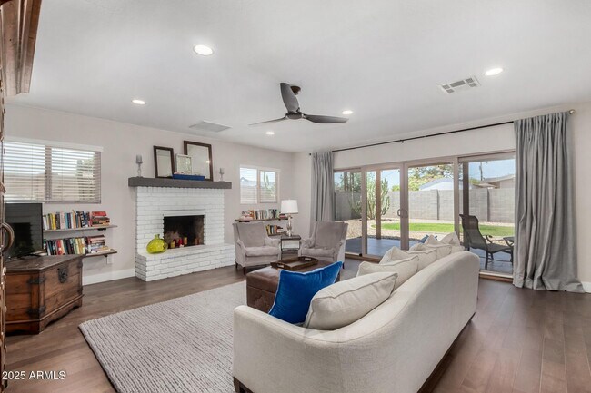 Building Photo - 6839 E Earll Dr