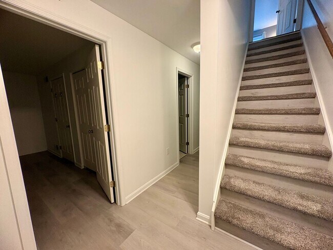 Building Photo - 3 Bedroom 4 Bathroom Available in Hummelstown!