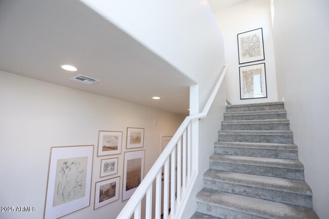 Building Photo - 1373 E Mulberry Dr