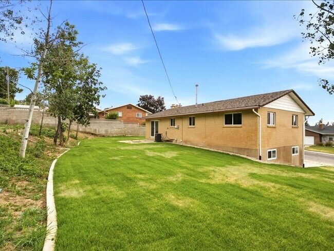Building Photo - BOUNTIFUL New Remodeled 4 bed 3 bath home
