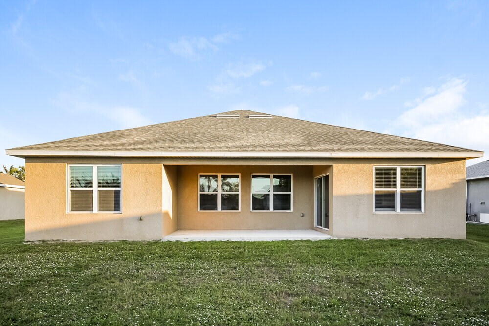 Building Photo - 2564 Surfside Blvd