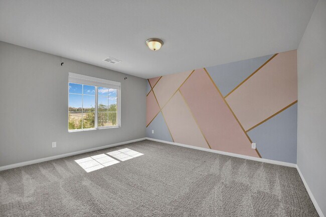 Building Photo - Gorgeous 5 Bedroom home!