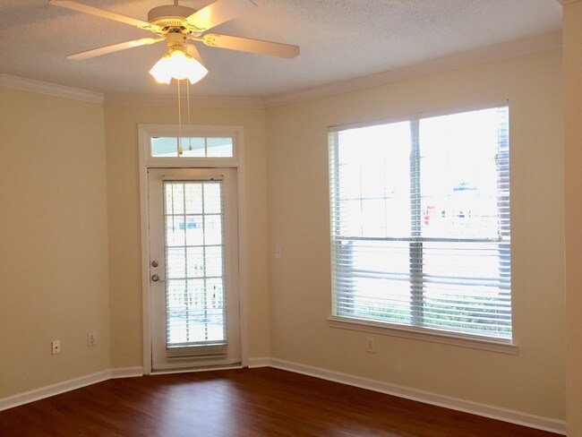 Building Photo - 2 Bedroom 1 Bath Condo at Concord West of the Ashley - West Ashley