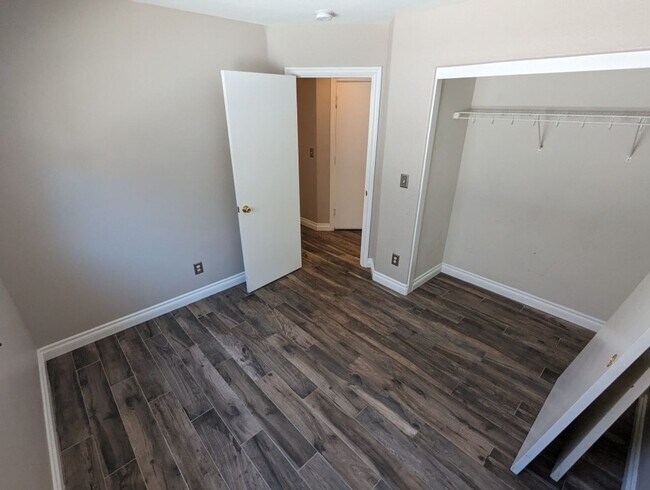 Building Photo - 4917 Hostetler Ave