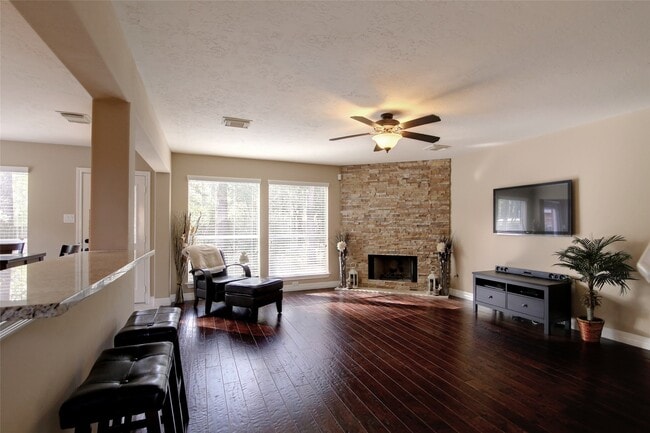 Building Photo - 142 W Russet Grove Cir