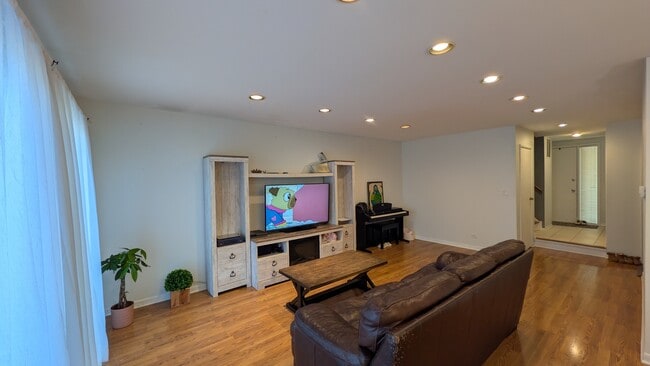 Building Photo - 636 Pintail St