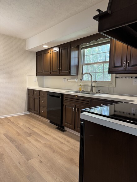 Building Photo - 1316 Oriole Dr