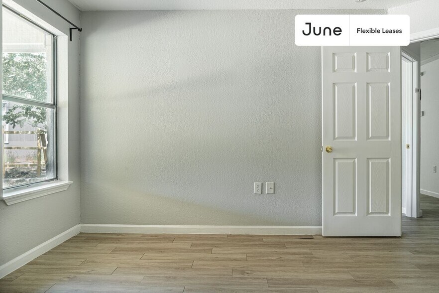 Building Photo - 5105 Spruce Cove