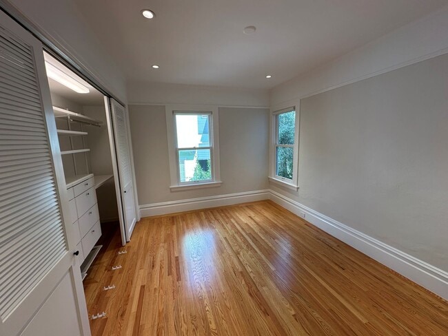 Building Photo - 219 Lake St