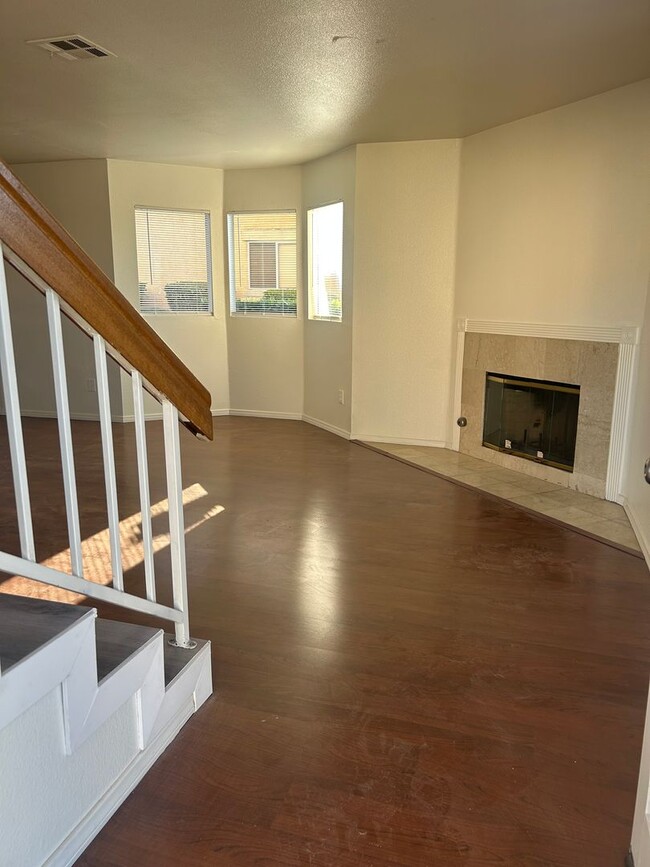 Building Photo - Spacious Double Master Suites Condo for Rent in Quiet Neighborhood in City of La Puente