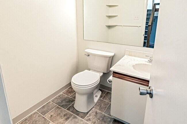 Building Photo - 2 bedroom, 2.5 bath townhome in Pike Creek