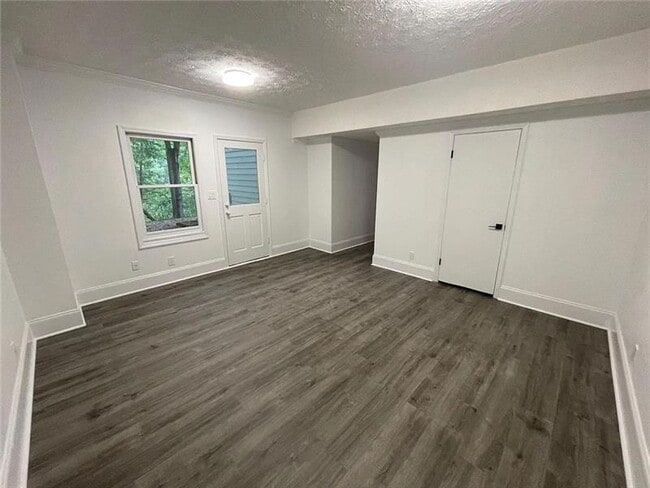 Building Photo - 160 Boxelder Ln