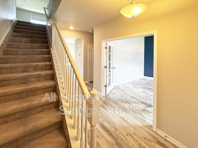Building Photo - 5975 Mumford Dr.