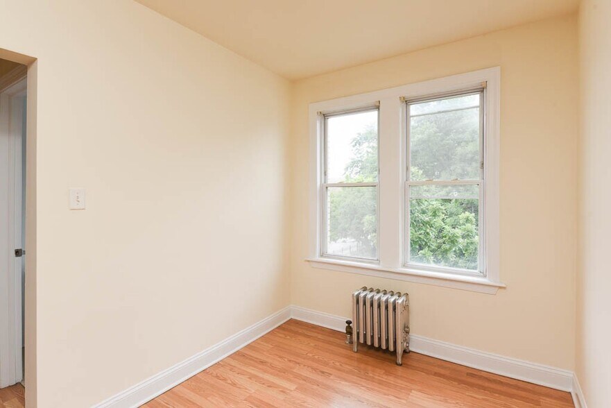 Building Photo - 2600 N Kimball Ave