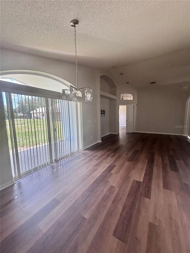 Building Photo - Davenport Home