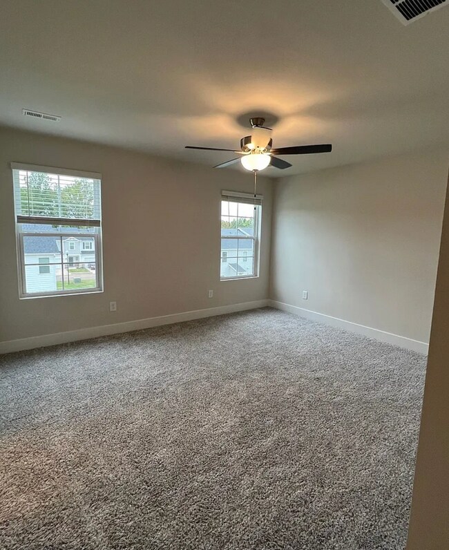 Building Photo - Desirable 3/2.5 Townhome Available Novembe...