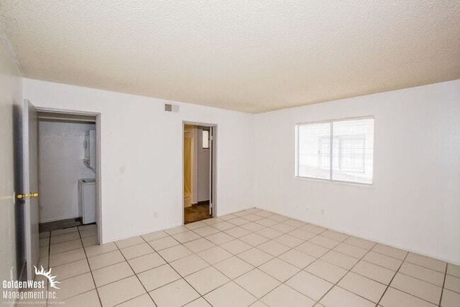 Building Photo - Cozy 2Bdm 2Ba Apartment near UNLV!