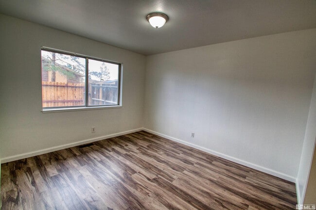 Building Photo - 380 Jill Ct