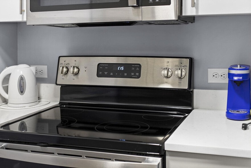 Building Photo - 95 Broadway