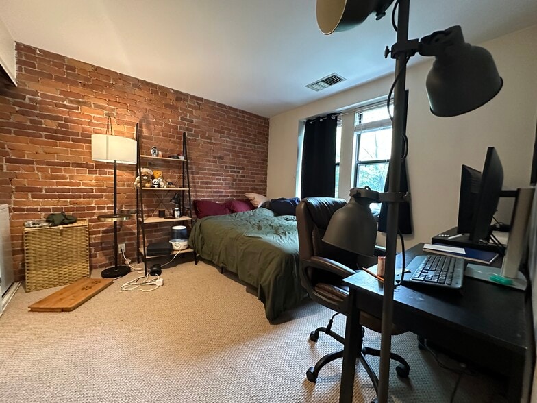 Building Photo - 95 Gainsborough St