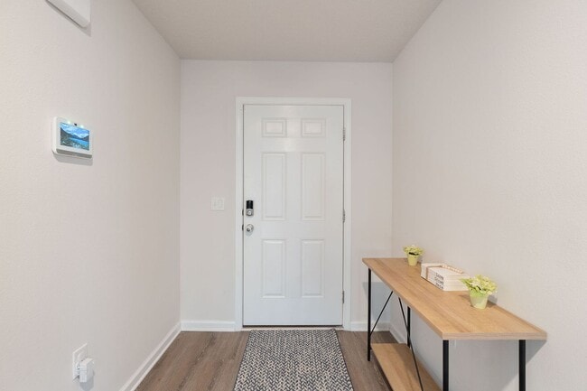 Building Photo - Gorgeous and Spacious 5/3 Home with Commun...
