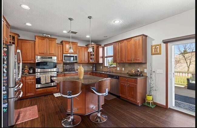 Building Photo - 15275 Plumstone Dr