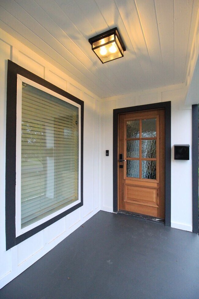 Building Photo - Ryan Place- Short to Mid-Term Rental Fully Remodeled 2  Bed, 1 Bath