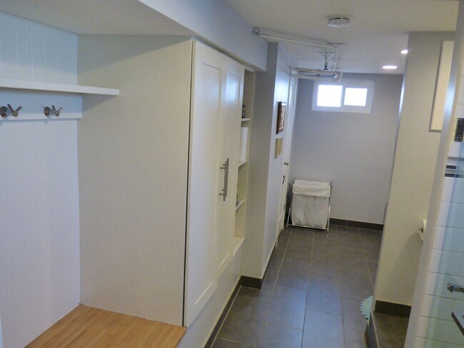 Building Photo - $0 DEPOSIT OPTION! Beautifully Upgraded 3-...