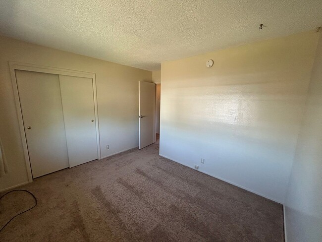 Building Photo - Nice Single Level Home with Attached Garag...