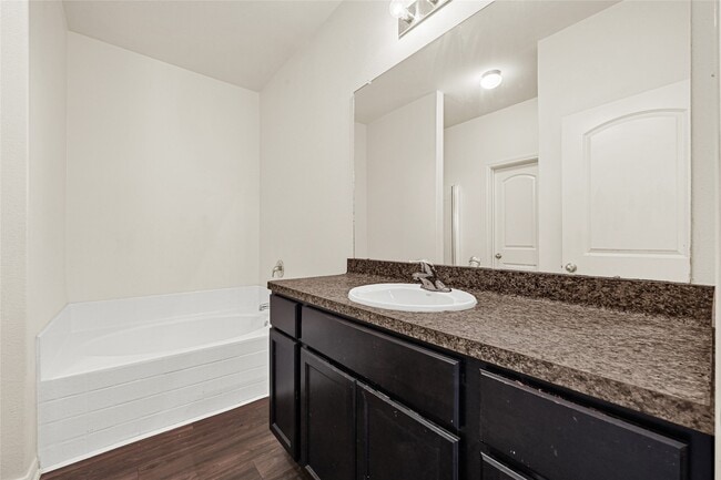 Building Photo - 10506 Pine Landing Dr