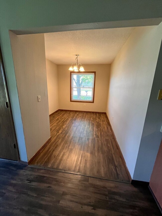 Building Photo - d4138mir