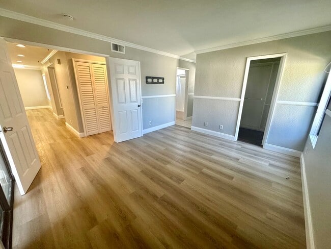 Building Photo - 2 Bedroom, Newly Renovated Beautiful Condo...