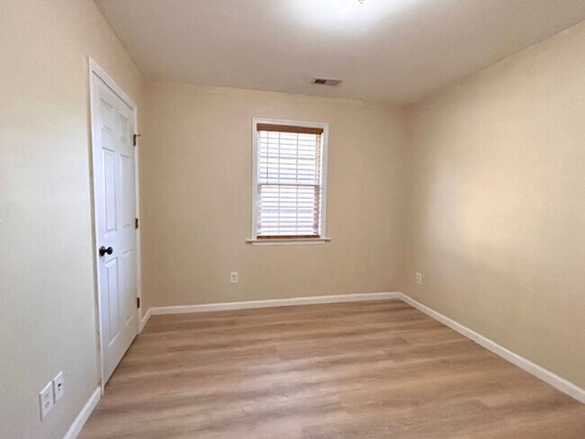 Building Photo - Welcome to Sabiston Height!