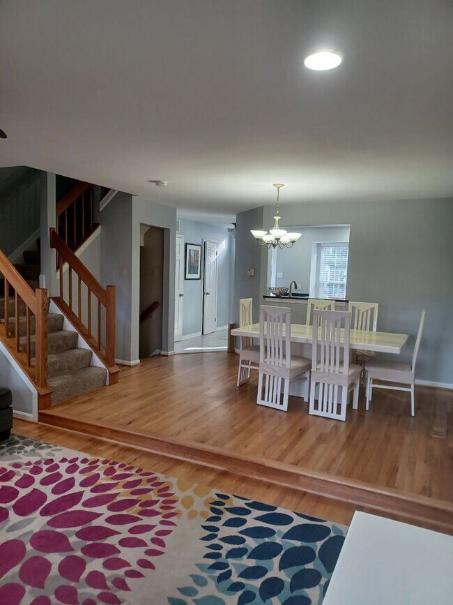 Building Photo - 8028 Valleys Crest Ct