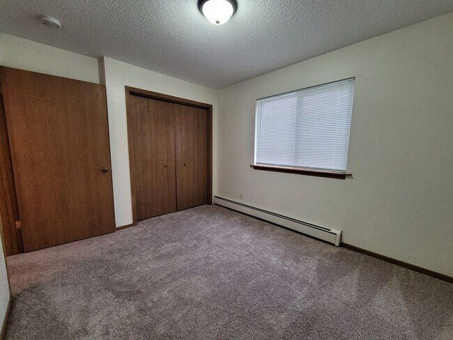 Building Photo - Great Marion Location. 2 bedroom 1 bath, h...