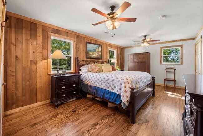 Building Photo - Country Living Rental on 26+ Acres!