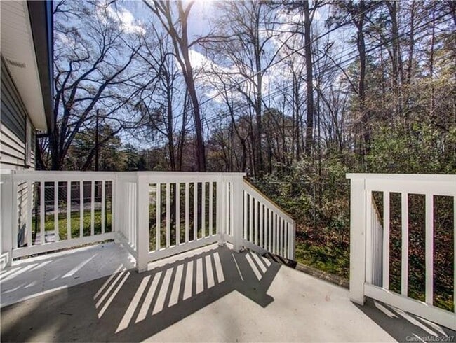 Building Photo - 305 S Spargo St