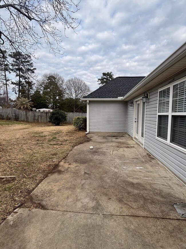 Building Photo - 158 Mallard Lake Dr