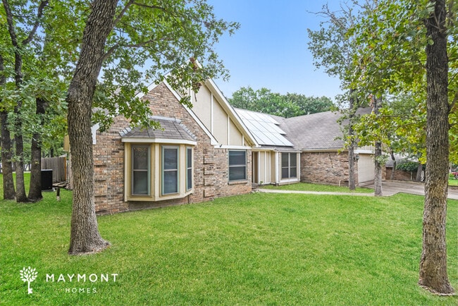 Building Photo - 1009 Woodridge Dr