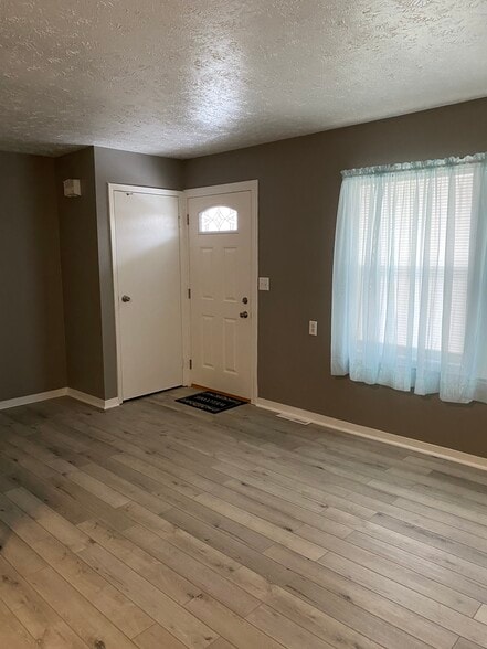 Living room - 403 W Boone St