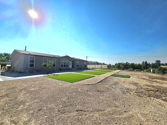 Building Photo - 21197 Mazie Ave