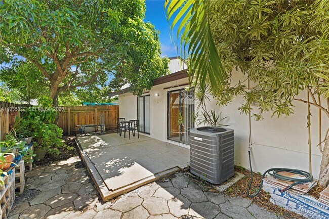 Building Photo - 6701 SW 129th Ct