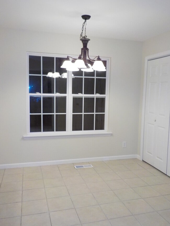 Building Photo - 3 Bedroom 2 Bath House with Basement