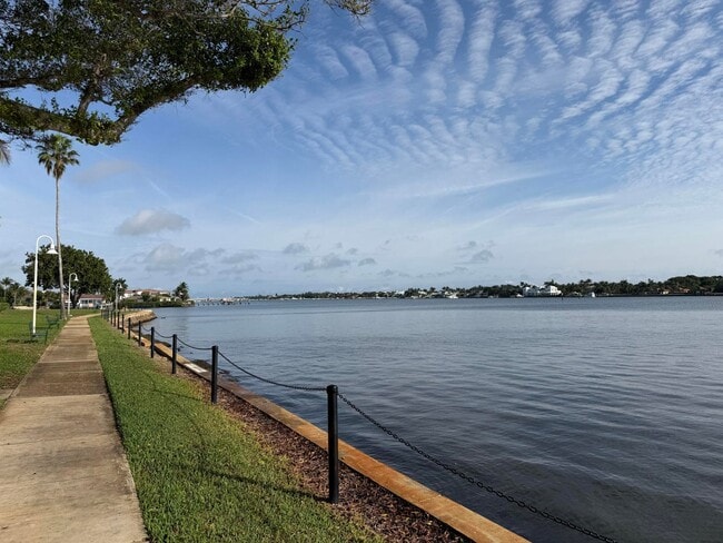 Building Photo - 117 Yacht Club Way