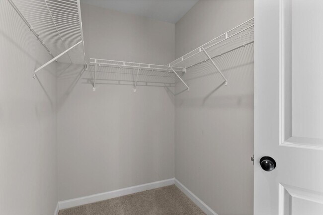 Building Photo - Bridgeport Beauty with Bonus Room