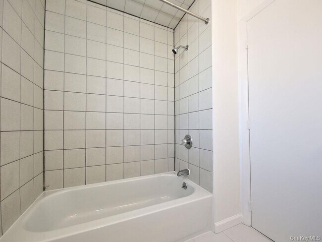 Building Photo - 83 Grandview Ave